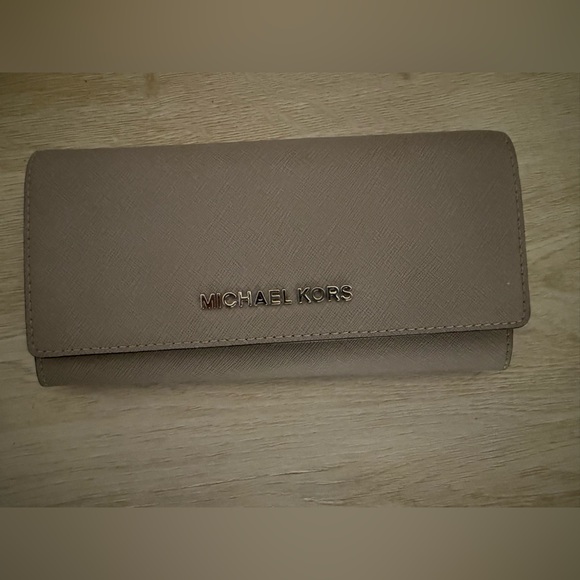 Michael Kors gray Wallet - Picture 1 of 4